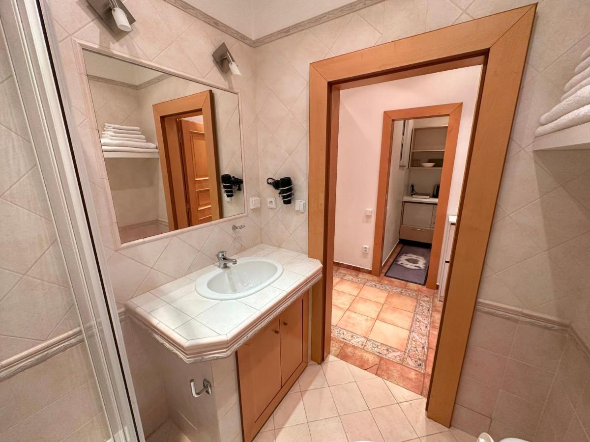 Castle View Apartments. Old Town Прага Екстер'єр фото
